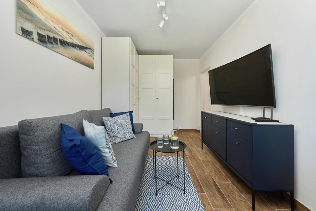 Beautiful & Bright Krynicka For 3 Guests By Renters Apartment
