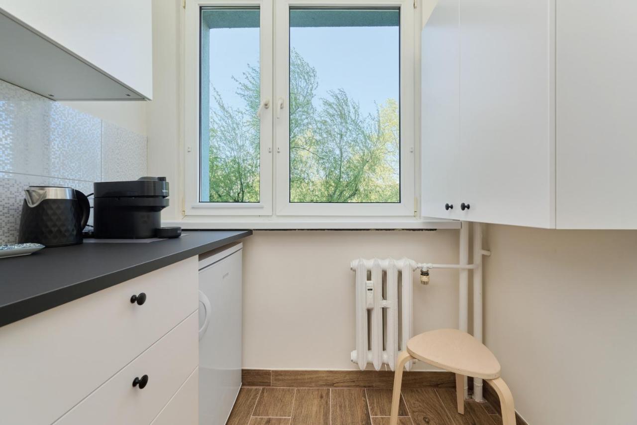 Beautiful & Bright Krynicka For 3 Guests By Renters * Wroclaw