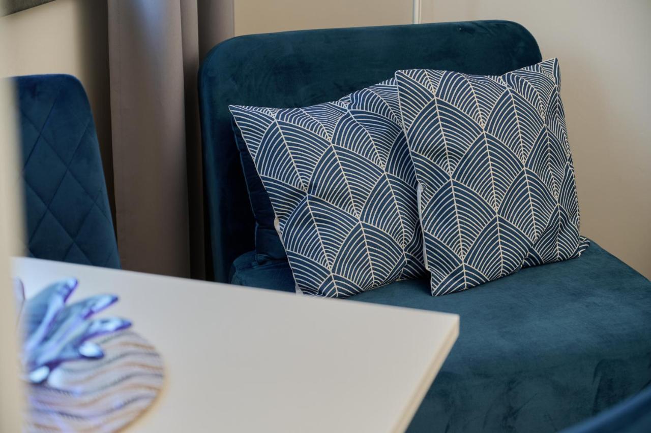 Beautiful & Bright Krynicka For 3 Guests By Renters Apartment *